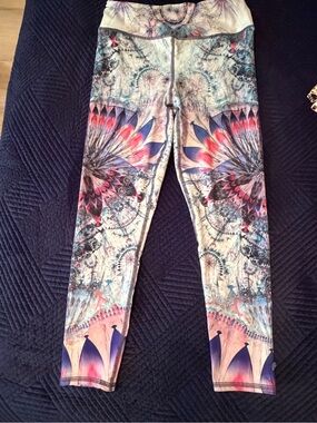 Evolution and Creation (EVCR) Kaleidoscope Mandala Print Leggings - Medium